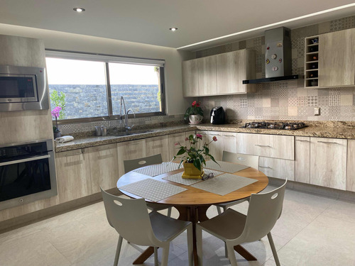 Increíble Residencia De Autor En Vista Real