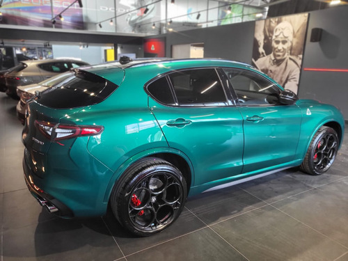 Alfa Romeo Stelvio 2.9L Quadrifoglio Verde V6 Bi-Turbo At