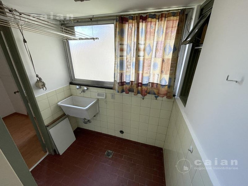 Excelente Semi Piso En Belgrano - Departamento De 4 Ambientes Con Cochera Fija Y Baulera