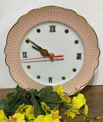 Imagem 4 de 4 de Relógio Porcelana Poá Detalhes Ouro 21cm