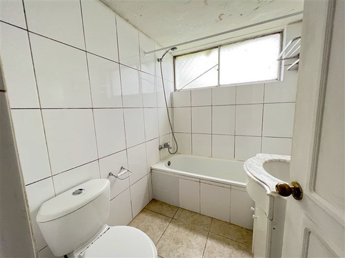 Departamento En Venta De 2 Dorm. En Las Condes