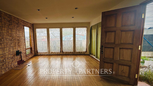 ¡gran Oportunidad Para Remodelación! Propiedad En ...