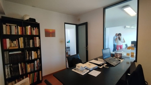 Oficina En Alquiler Amoblada Con Balcon