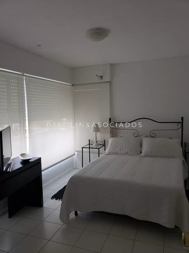 Apartamento En Venta De 2 Dormitorios En Torre Marina Ii, Punta Del Este.