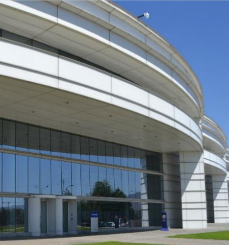 Moderno Edificio De Oficinas Ubicado En El Edificio Renca