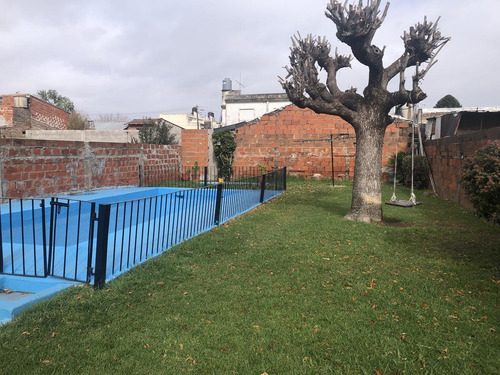 Imagen 16 de 19 de Casa Americana - Villa Santos Tesei - Venta - Pileta - Permuta