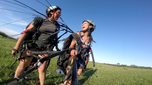Imagen 4 de 10 de Vuelo En Parapente