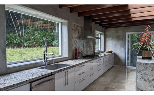 Exclusivo Apartamento En Venta En Alto Hatillo En Calle Cerrada