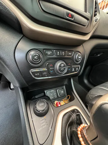 Jeep Cherokee LONGITUDE PLUS 3.2