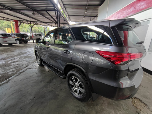 Imagen 3 de 6 de Toyota Fortuner