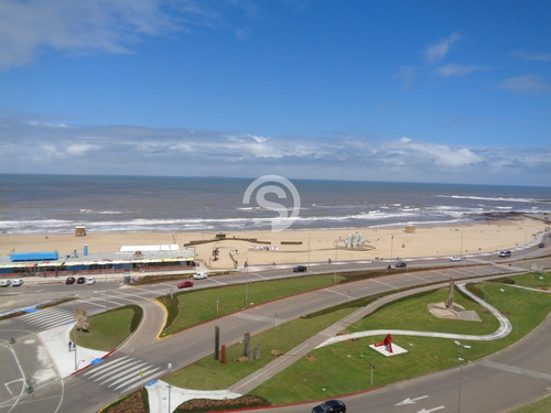 Apartamento Ubicado En Playa Brava- Ref: 3974
