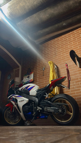 Cbr 1000 Rr Fireblad Pneus Novos Revisão Feita A Pouco Tempo