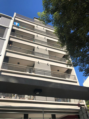 Departamento - Olivos-vias/rio