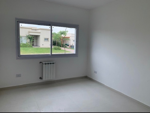 Imagen 8 de 12 de Venta A Estrenar En Santa Elena 633