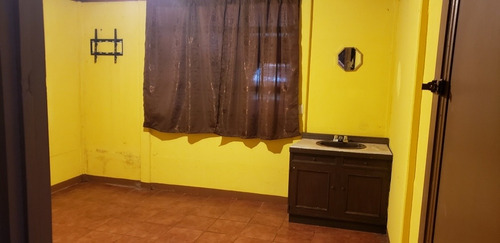 Imagen 2 de 4 de Cuarto Hombre Solo .tranquilo,seguro,no Fumadores, No Masco