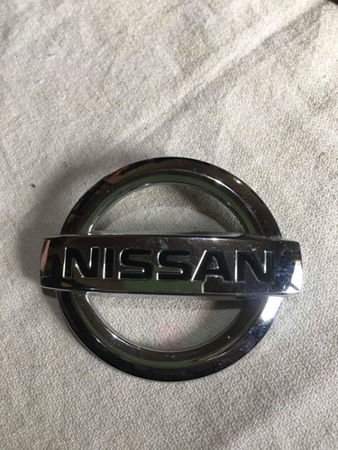 Insignia Baúl Original Nissan Versa
