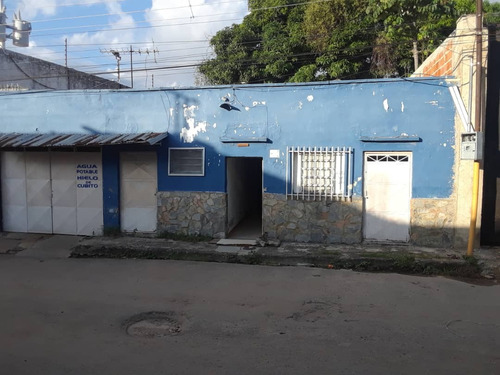 Casa En La Zona Del Mercado Los Guajiros Para Cualquiera Uso, Terreno, Galpón Entre Otros. Inc-317