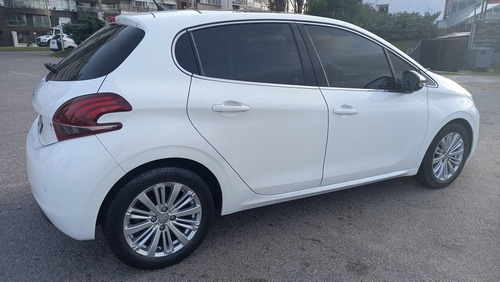Peugeot 208 1.2 Turbo