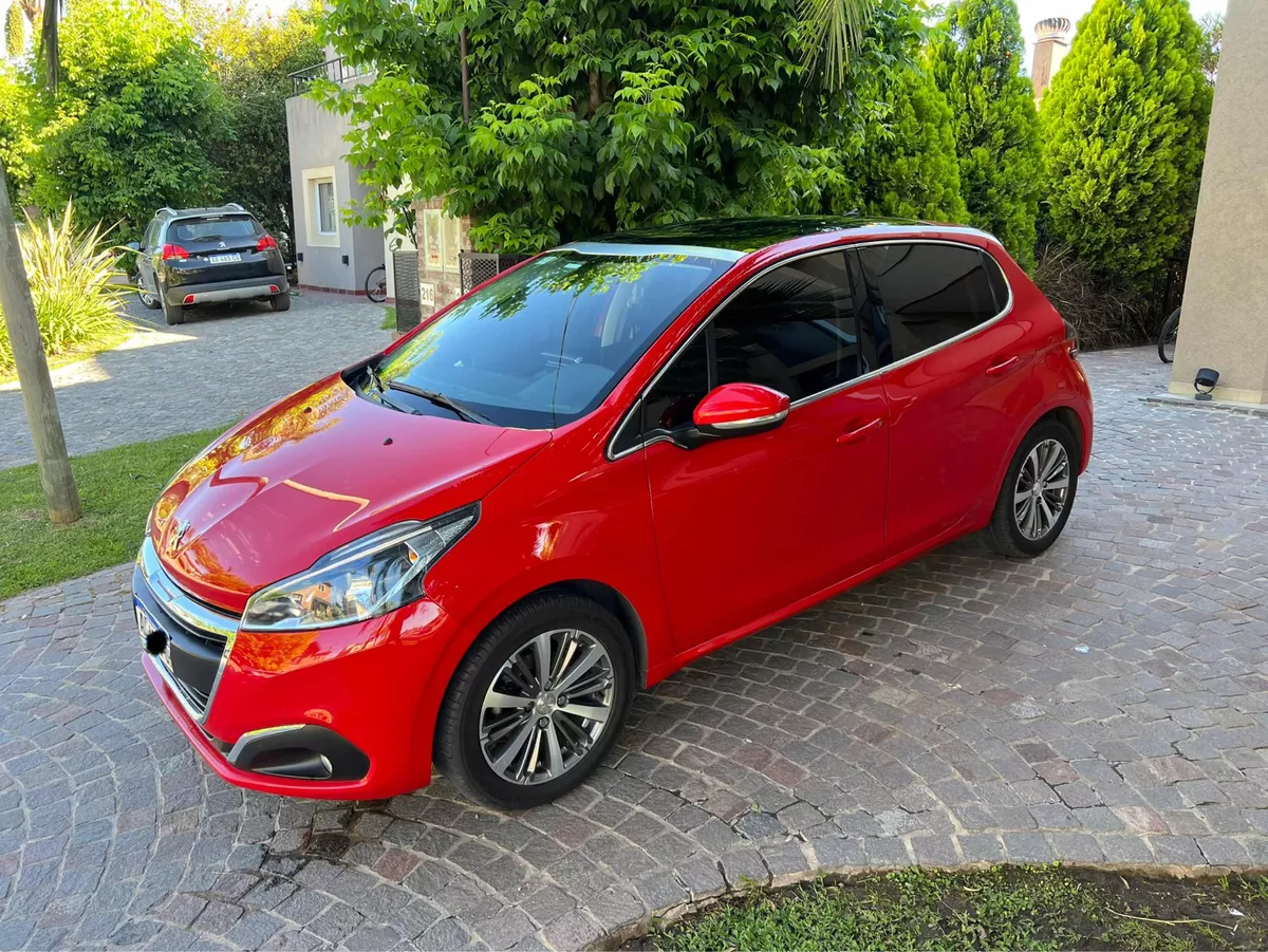 Peugeot 208 1.6 Feline Tiptronic