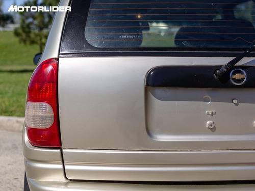 Imagen 12 de 14 de Chevrolet Corsa Classic Wagon 1.6 | Permuta / Financia