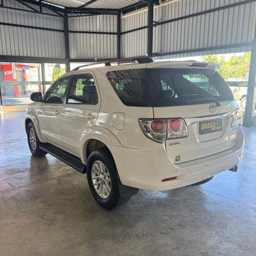 Toyota Hilux SW4 3.0 SRV 4X4 7 LUGARES 16V TURBO INTERCOOLER DIESEL 4P AUTOMÁTICO