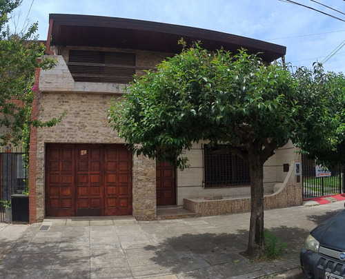 Imagen 1 de 17 de Casa En Venta En Ramos Mejia Centro
