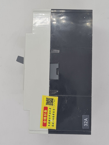 Interruptor Termomagnetico 32 Amper Caja Moldeada 3 Polos