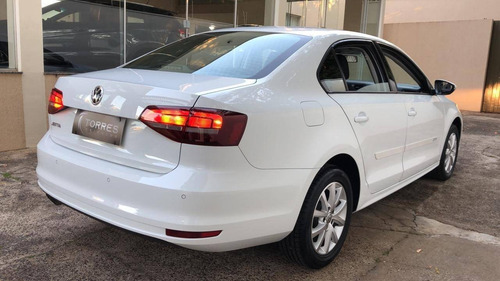 Imagem 2 de 14 de Volkswagen Jetta 2.0 Trendline Flex 4p Tiptronic
