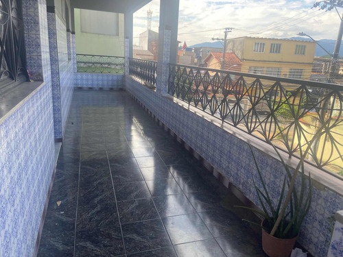 Alugo Casa 3 Quartos Com Terraço Amplo