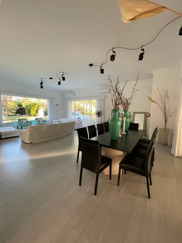 Casa En Venta En El Barrio La Masia
