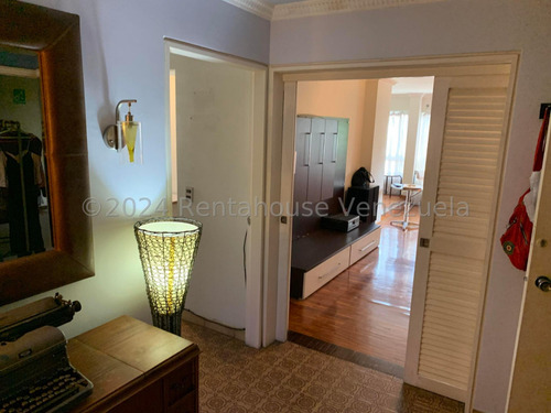 Ss: Vende Apartamento 25-3965 En La Florida De 150 M2, 3h/3b/1pe