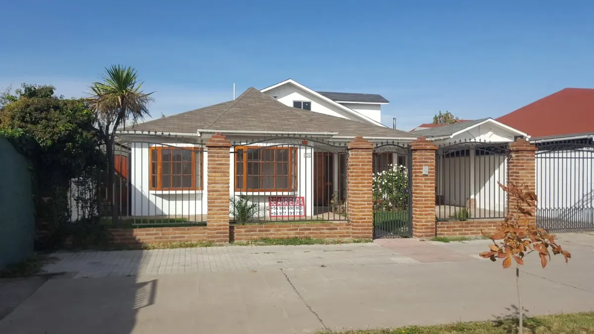 Imagen 1 de 13 de Se Arrienda Casa De 2 Pisos Recién Remodelada