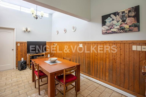 Imagen 5 de 11 de Solida Casa Con Jardín En Punta Gorda