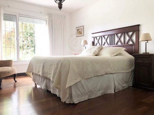 Alquiler Apartamento En Carrasco Tipo Casa, Con Piscina De Uso Exclusivo