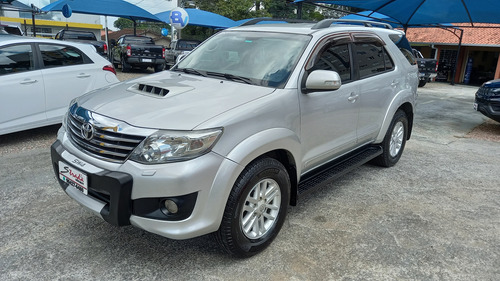 Toyota Hilux SW4 3.0 Srv 7l 4x4 Aut. 5p