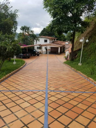 Venta De Casa En El Peñon Baruta 1.321 Mts2 De Terreno