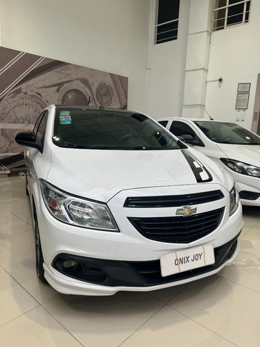 Imagen 5 de 17 de Chevrolet Onix 5puertas 1,4 Effect 2015 - Tm