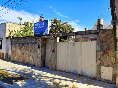 Imagen 2 de 21 de Casa De 3 Dormitorios Con Patio En Pasaje Echevarria 542