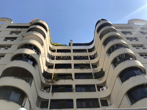 Hermoso Y Amplio Apartamento En Zona Exclusiva Con Muy Buena Distribucion Y Acabados