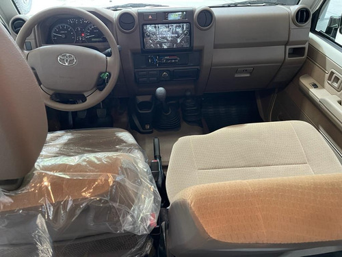 Imagen 8 de 12 de Toyota Macho Pick Up Hembra Land Cruiser Sincronico 4x4