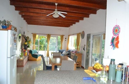 Imagen 9 de 18 de Vendo Casa 4 Hojas . 1600 Mts Superficie Y 200 Cubiertos. Muy Buen Precio