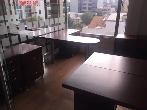 Se Arrienda Oficina Totalmente Amoblada, Excelente Ubicación, Lista Para Ocupar, Perfectas Condiciones Del Mobiliario