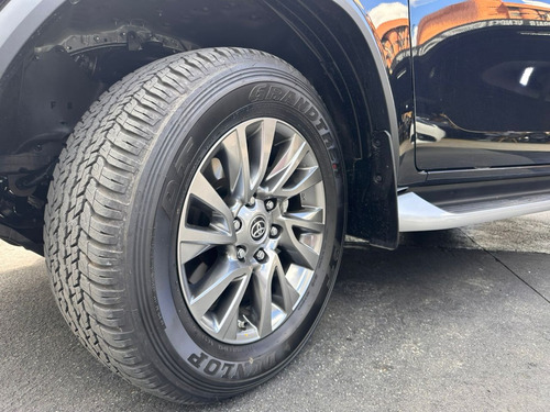 Imagen 4 de 10 de Toyota Fortuner Dubai Vx Negro 2023