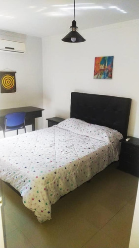Imagen 5 de 14 de Hermoso Townhouse Totalmente Remodelado De Oportunidad