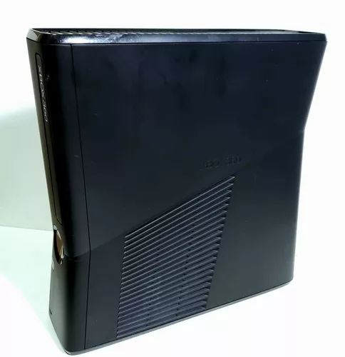 XBOX 360 slim COM 10 jogos e duas manetes e kinet - Videogames