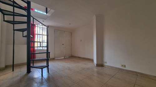 Imagen 1 de 7 de Ph Venta 2 Ambientes Duplex Entrada Independiente Luminoso Chacarita Colegiales