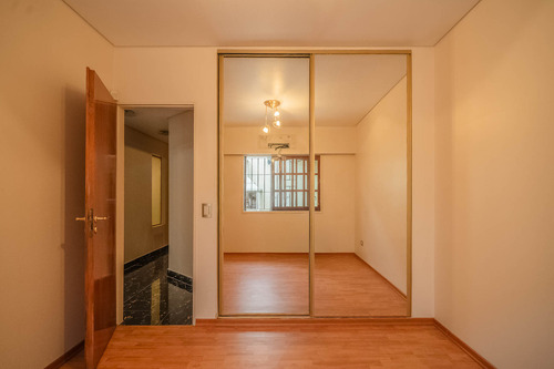Venta Casa 4 Ambientes Con Patio Y Cochera En Ramos Mejía