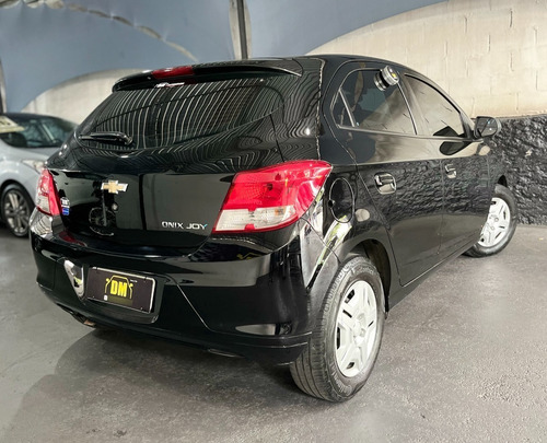 Imagem 4 de 14 de Chevrolet Onix Joy 1.0 2017 Completo