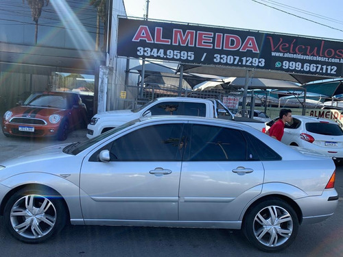 Focus Sedan Ghia 2.016v Automático