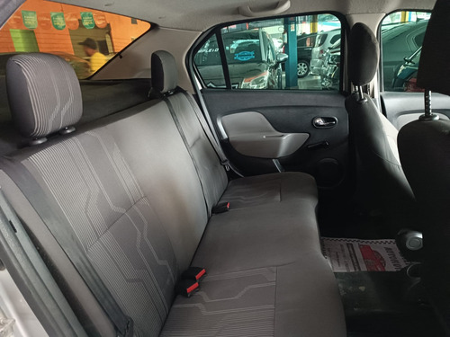 Renault Logan 1.6 Expression Hi-power 4p